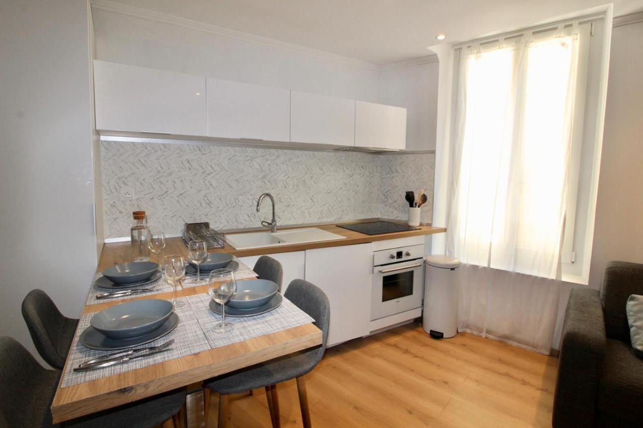 Lovely Apartment Heart Of Golden Square Fiber Wifi Nisa Exterior foto