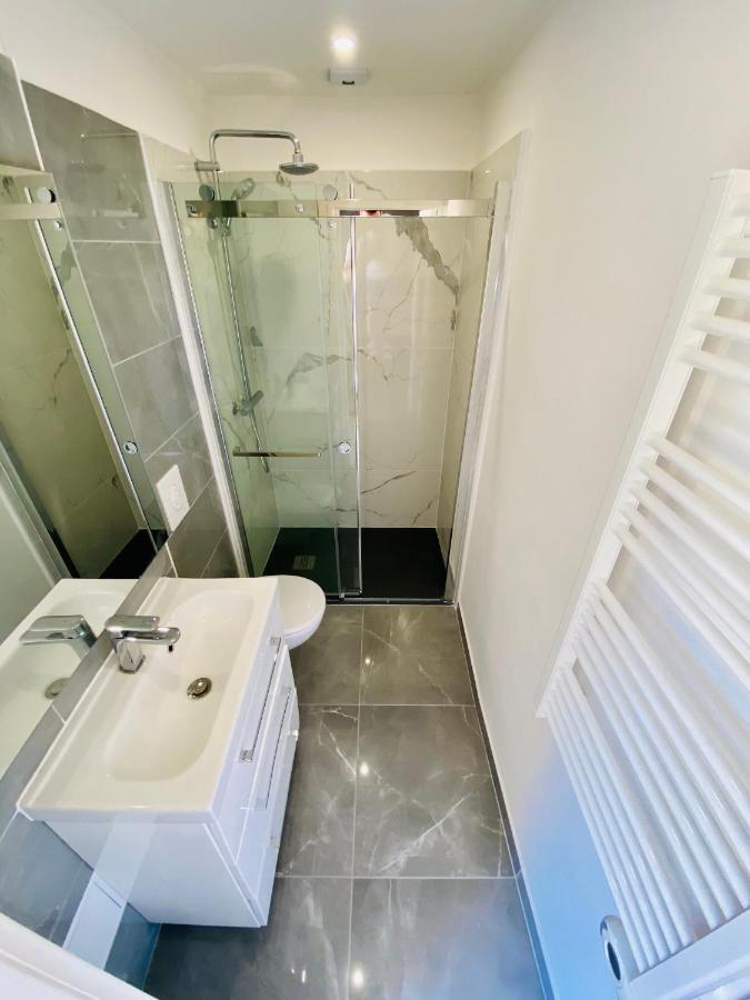 Lovely Apartment Heart Of Golden Square Fiber Wifi Nisa Exterior foto