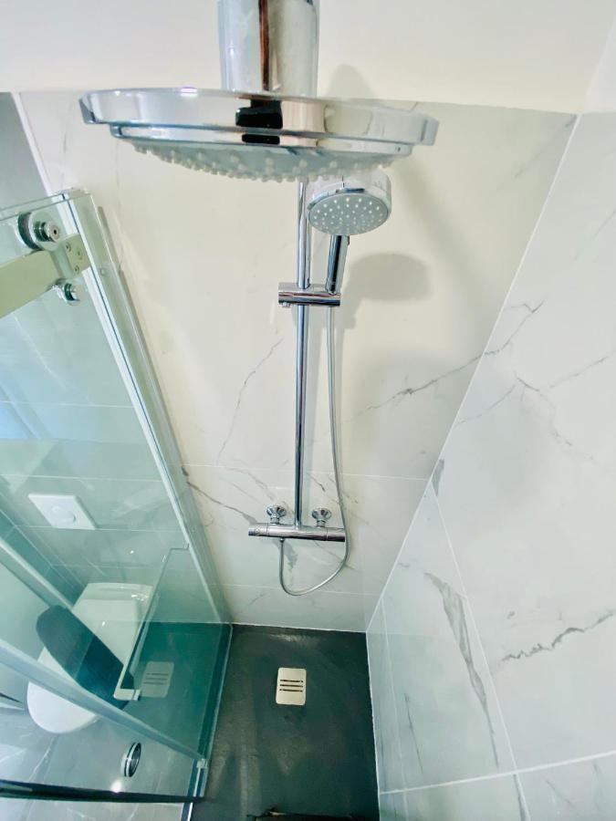 Lovely Apartment Heart Of Golden Square Fiber Wifi Nisa Exterior foto